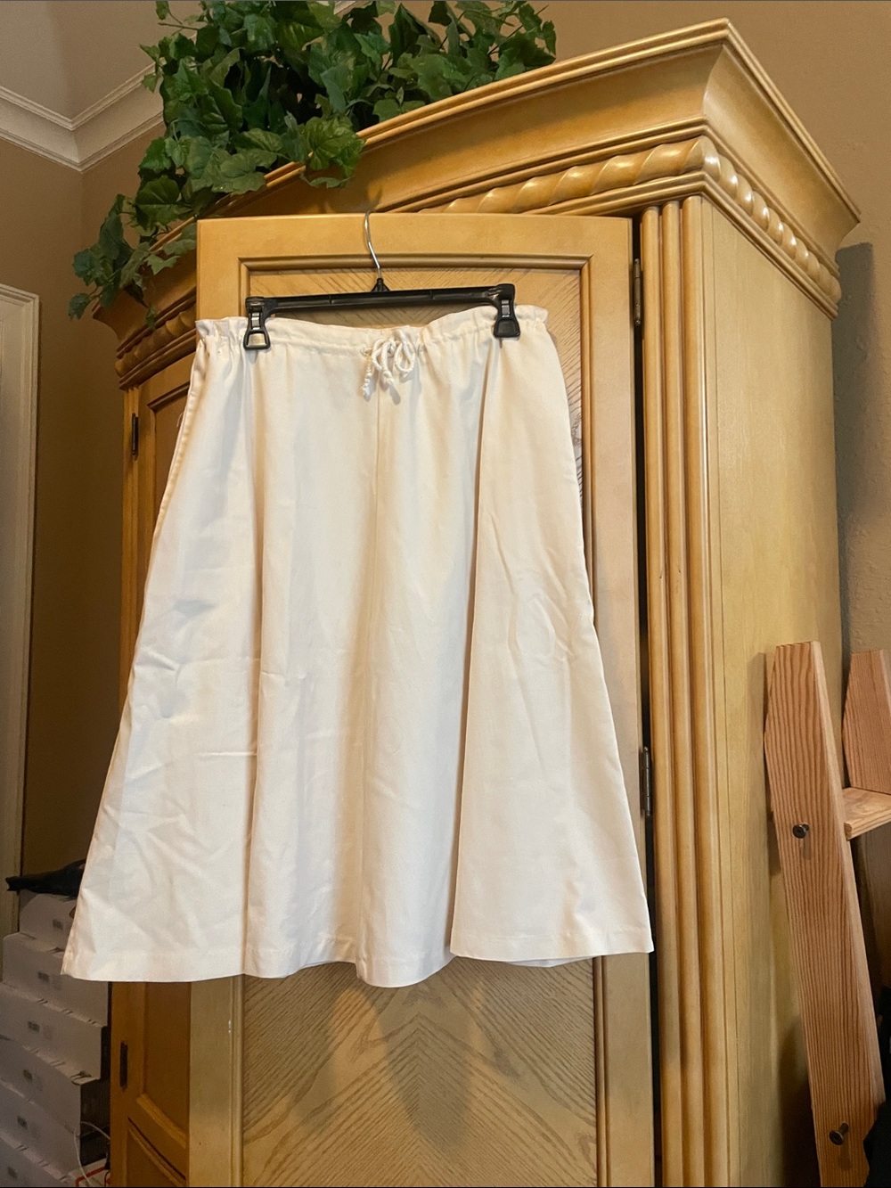 Vintage queens way to fashion cream skirt size small
